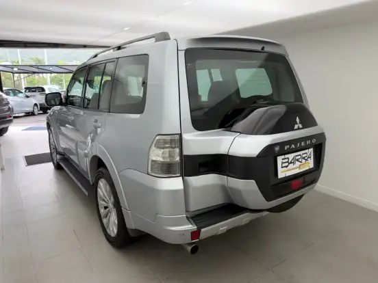 MITSUBISHI-PAJERO-2015