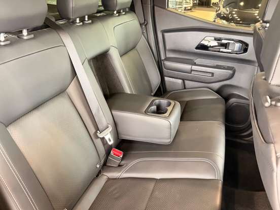 MITSUBISHI-TRITON-2.4 BITURBO DIESEL CD HPE 4X4 AUTOMÁTICO MITSUBISHI-TRITON-2025