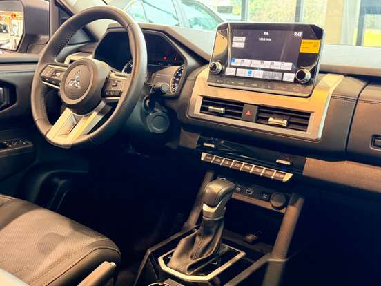 MITSUBISHI-TRITON-2025