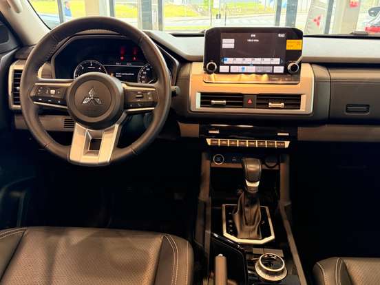 MITSUBISHI-TRITON-2.4 BITURBO DIESEL CD HPE 4X4 AUTOMÁTICO MITSUBISHI-TRITON-2025