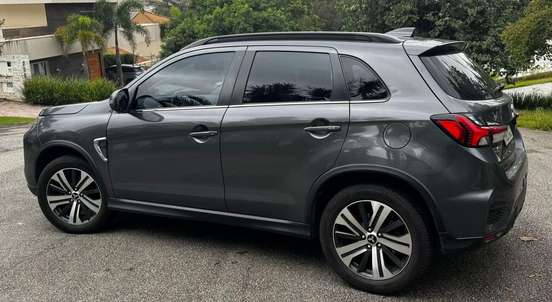 MITSUBISHI-OUTLANDER-2021
