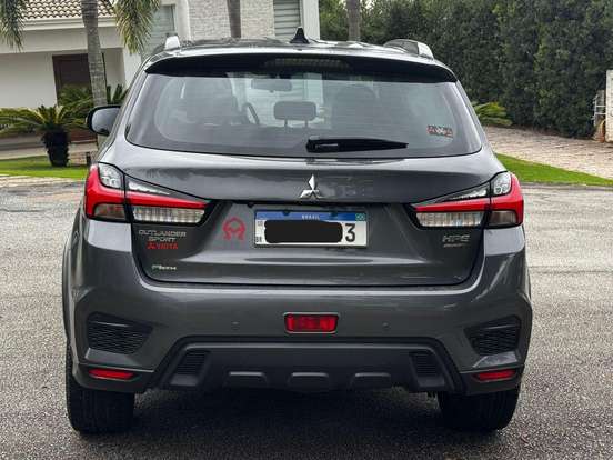 MITSUBISHI-OUTLANDER-2021