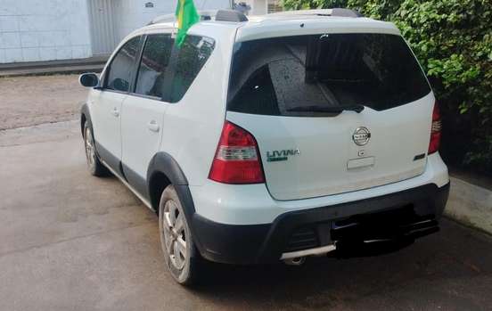NISSAN-LIVINA-2014