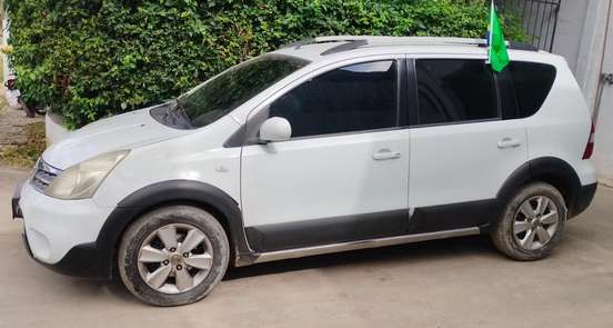 NISSAN-LIVINA-2014