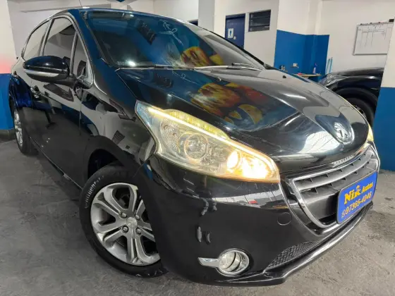 PEUGEOT 208 1.6 GRIFFE 16V FLEX 4P MANUAL PEUGEOT 208 1.6 GRIFFE 16V FLEX 4P MANUAL