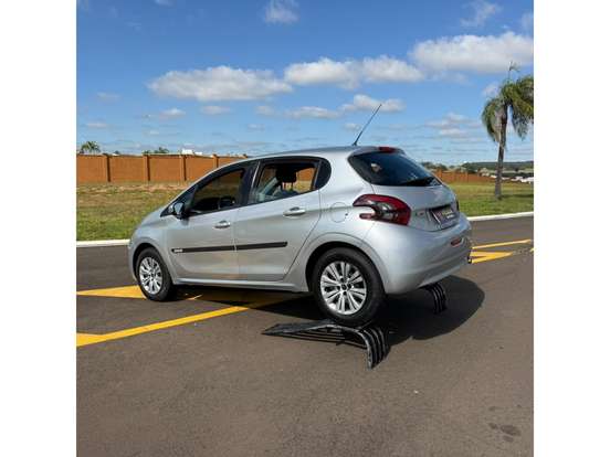 PEUGEOT-208-2018