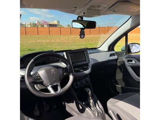 PEUGEOT-208-2018
