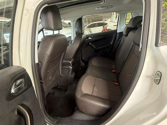 PEUGEOT-2008-1.6 16V FLEX GRIFFE 4P AUTOMÁTICO PEUGEOT-2008-2015