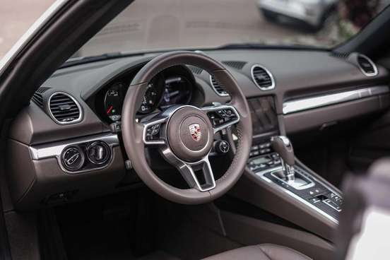 PORSCHE-718-2024