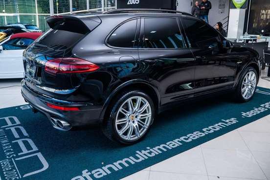 PORSCHE-CAYENNE-2017