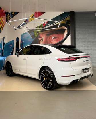 PORSCHE-CAYENNE-2022