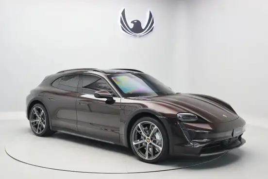 PORSCHE-TAYCAN-2023