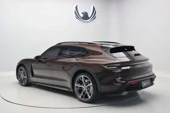 PORSCHE-TAYCAN-2023