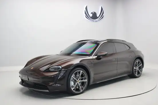 PORSCHE-TAYCAN-2023