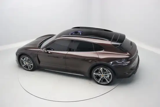 PORSCHE-TAYCAN-2023