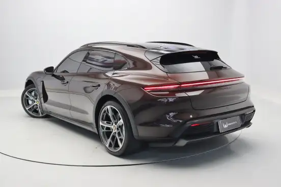 PORSCHE-TAYCAN-2023