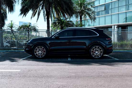 PORSCHE-CAYENNE-2024