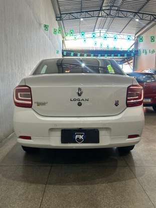 RENAULT-LOGAN-2020