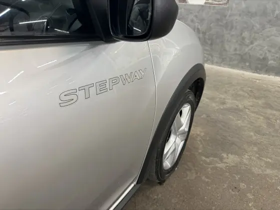 RENAULT SANDERO 1.6 16V SCE FLEX STEPWAY DYNAMIQUE MANUAL RENAULT SANDERO 1.6 16V SCE FLEX STEPWAY DYNAMIQUE MANUAL