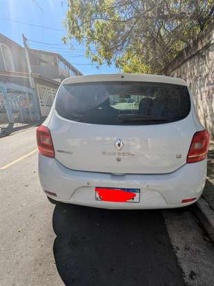 RENAULT-SANDERO-2018