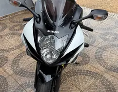 SUZUKI GSX-R750 SUZUKI GSX-R750