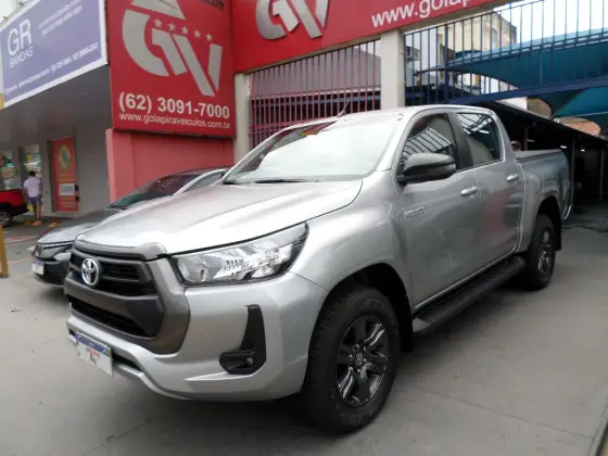 TOYOTA HILUX 2.8 D-4D TURBO DIESEL CD SR 4X4 AUTOMÁTICO TOYOTA HILUX 2.8 D-4D TURBO DIESEL CD SR 4X4 AUTOMÁTICO