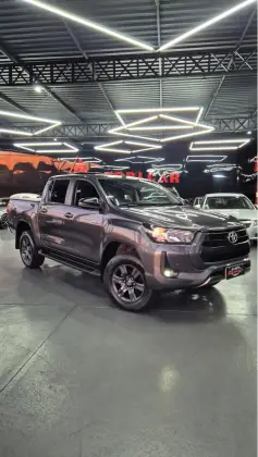 TOYOTA HILUX 2.8 D-4D TURBO DIESEL CD SR 4X4 AUTOMÁTICO TOYOTA HILUX 2.8 D-4D TURBO DIESEL CD SR 4X4 AUTOMÁTICO