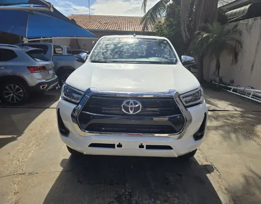 TOYOTA HILUX 2.8 D-4D TURBO DIESEL CD SRV 4X4 AUTOMÁTICO