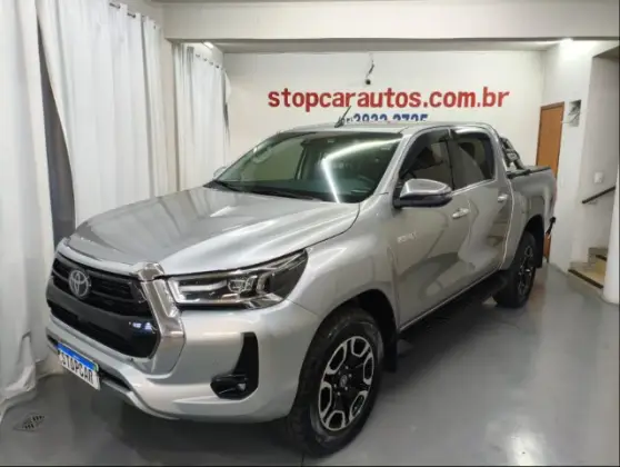 TOYOTA HILUX 2.8 D-4D TURBO DIESEL CD SRX 4X4 AUTOMÁTICO TOYOTA HILUX 2.8 D-4D TURBO DIESEL CD SRX 4X4 AUTOMÁTICO