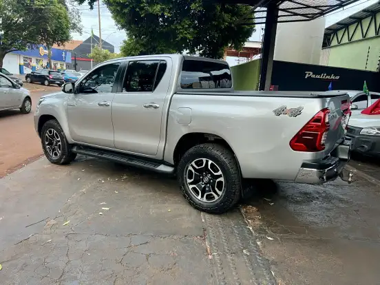 TOYOTA-HILUX-2.8 D-4D TURBO DIESEL CD SRX 4X4 AUTOMÁTICO TOYOTA-HILUX-2022