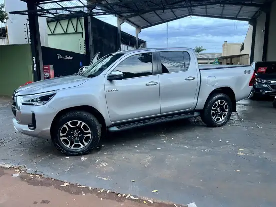 TOYOTA-HILUX-2.8 D-4D TURBO DIESEL CD SRX 4X4 AUTOMÁTICO TOYOTA-HILUX-2022