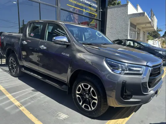 TOYOTA HILUX 2.8 D-4D TURBO DIESEL CD SRX 4X4 AUTOMÁTICO TOYOTA HILUX 2.8 D-4D TURBO DIESEL CD SRX 4X4 AUTOMÁTICO