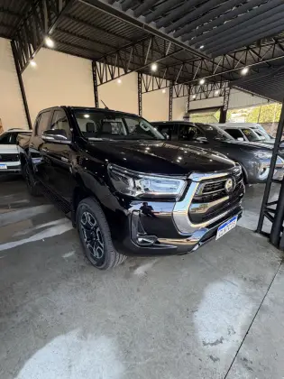 TOYOTA HILUX 2.8 D-4D TURBO DIESEL CD SRX 4X4 AUTOMÁTICO TOYOTA HILUX 2.8 D-4D TURBO DIESEL CD SRX 4X4 AUTOMÁTICO