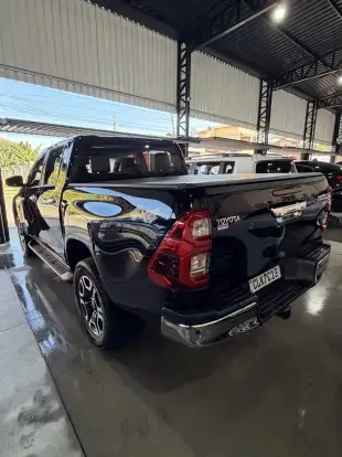 TOYOTA-HILUX-2023