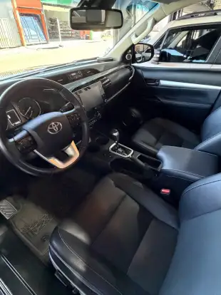 TOYOTA-HILUX-2023
