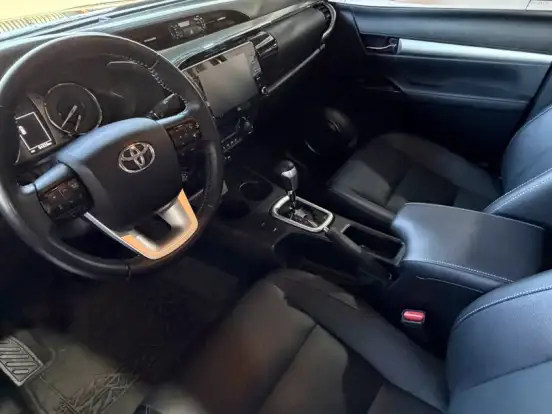 TOYOTA-HILUX-2.8 D-4D TURBO DIESEL CD SRX 4X4 AUTOMÁTICO TOYOTA-HILUX-2023