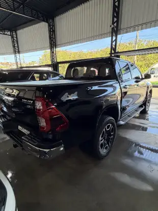 TOYOTA-HILUX-2023