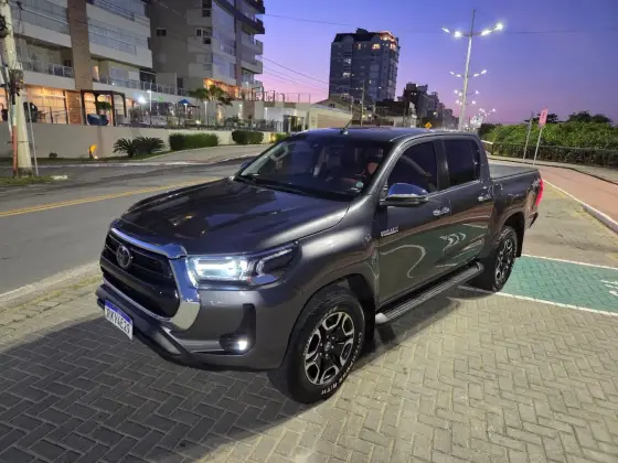 TOYOTA HILUX 2.8 D-4D TURBO DIESEL CD SRX 4X4 AUTOMÁTICO TOYOTA HILUX 2.8 D-4D TURBO DIESEL CD SRX 4X4 AUTOMÁTICO