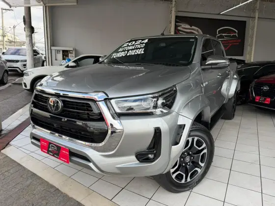 TOYOTA HILUX 2.8 D-4D TURBO DIESEL CD SRX PLUS 4X4 AUTOMÁTICO TOYOTA HILUX 2.8 D-4D TURBO DIESEL CD SRX PLUS 4X4 AUTOMÁTICO
