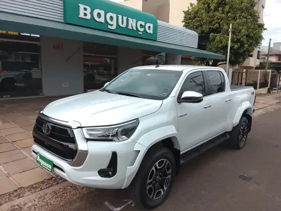 TOYOTA HILUX 2.8 D-4D TURBO DIESEL CD SRX PLUS 4X4 AUTOMÁTICO TOYOTA HILUX 2.8 D-4D TURBO DIESEL CD SRX PLUS 4X4 AUTOMÁTICO