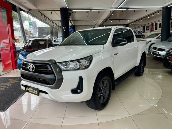 TOYOTA HILUX 2.8 D-4D TURBO DIESEL CD SR 4X4 AUTOMÁTICO