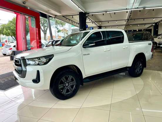 TOYOTA-HILUX-2023