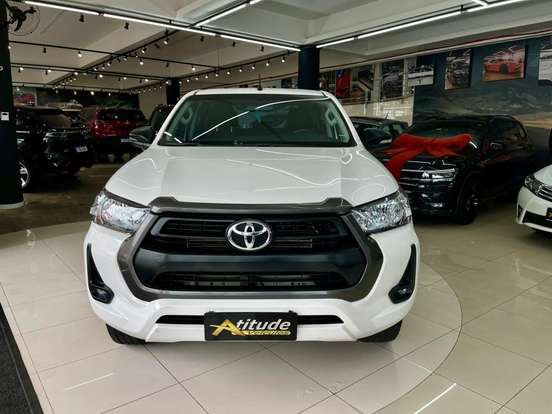 TOYOTA-HILUX-2.8 D-4D TURBO DIESEL CD SR 4X4 AUTOMÁTICO TOYOTA-HILUX-2023