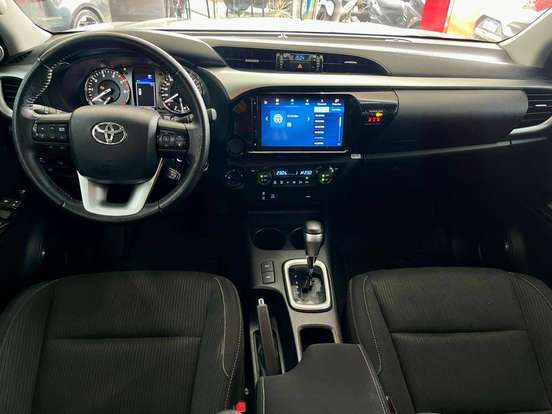 TOYOTA-HILUX-2023