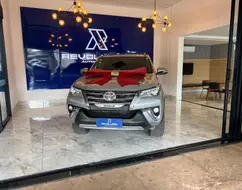 TOYOTA HILUX 2.8 SRX 4X4 CD 16V DIESEL 4P AUTOMÁTICO TOYOTA HILUX 2.8 SRX 4X4 CD 16V DIESEL 4P AUTOMÁTICO