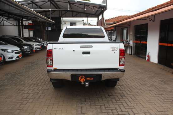 TOYOTA-HILUX-3.0 SRV 4X4 CD 16V TURBO INTERCOOLER DIESEL 4P AUTOMÁTICO TOYOTA-HILUX-2015