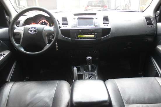 TOYOTA-HILUX-3.0 SRV 4X4 CD 16V TURBO INTERCOOLER DIESEL 4P AUTOMÁTICO TOYOTA-HILUX-2015