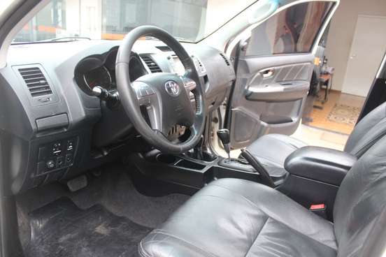 TOYOTA-HILUX-3.0 SRV 4X4 CD 16V TURBO INTERCOOLER DIESEL 4P AUTOMÁTICO TOYOTA-HILUX-2015