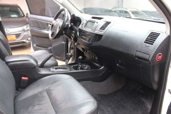 TOYOTA-HILUX-3.0 SRV 4X4 CD 16V TURBO INTERCOOLER DIESEL 4P AUTOMÁTICO TOYOTA-HILUX-2015
