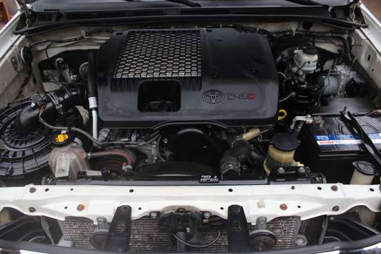 TOYOTA-HILUX-3.0 SRV 4X4 CD 16V TURBO INTERCOOLER DIESEL 4P AUTOMÁTICO TOYOTA-HILUX-2015
